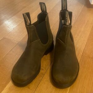 Brand new Blundstone Olive Nubuck Chelsea boots. 7 1/2 Waterproof.
